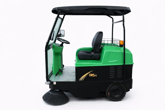Barredora hombre a bordo DQS15A de XEM para limpieza de grandes superficies.