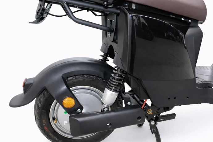 Sistema de suspensión trasera y motor eléctrico eficiente de motoneta XEM